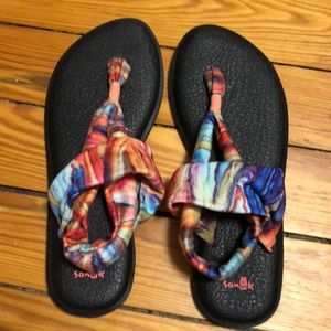 Sanuk yoga flip flops